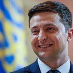 Комичарот Зеленски со поголеми шанси за победа на претседателските избори во Украина